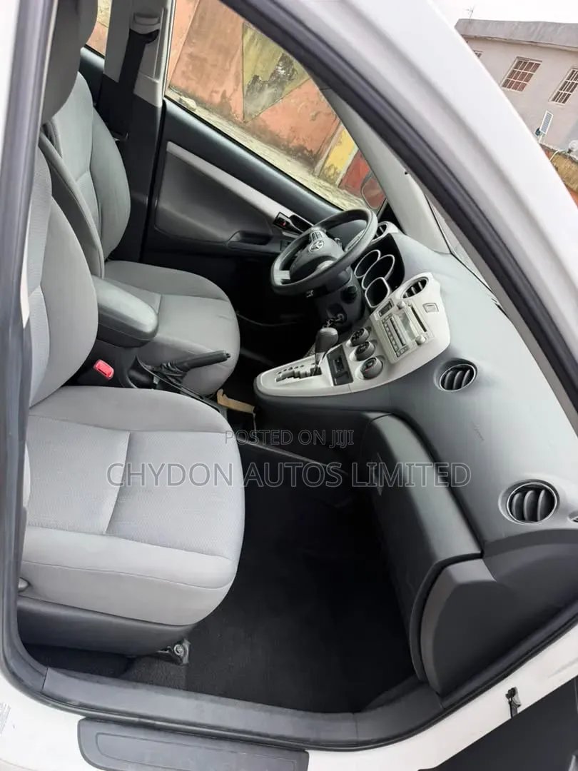 Toyota Matrix 2012 White