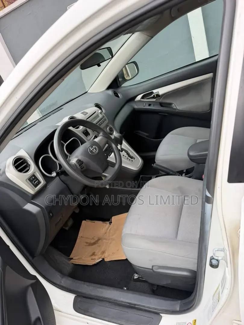Toyota Matrix 2012 White