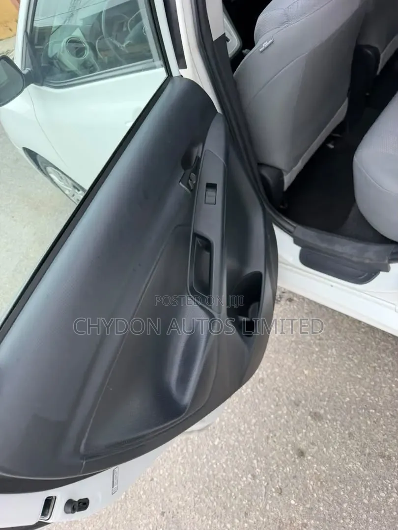 Toyota Matrix 2012 White