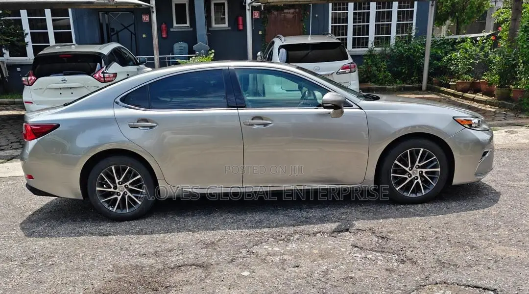 Lexus ES 2017 Gray