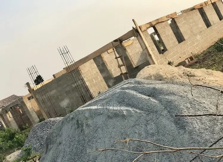 Setting Blocks From Foundation to Lintel