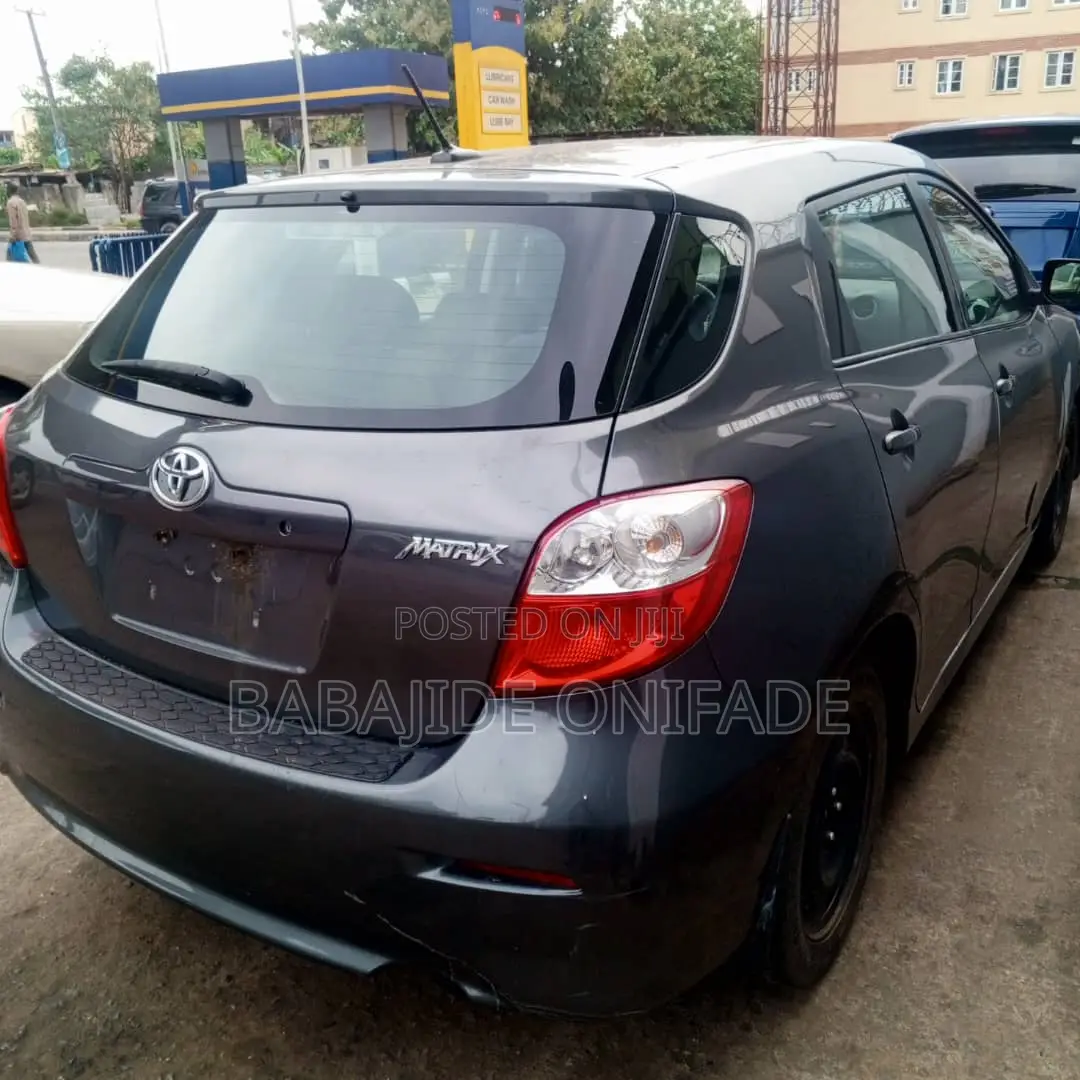 Toyota Matrix 2011 Gray