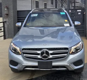 Mercedes-Benz C300 Luxury 4matic Sedan AWD (2.0L 4cyl 7A) 2017 Blue