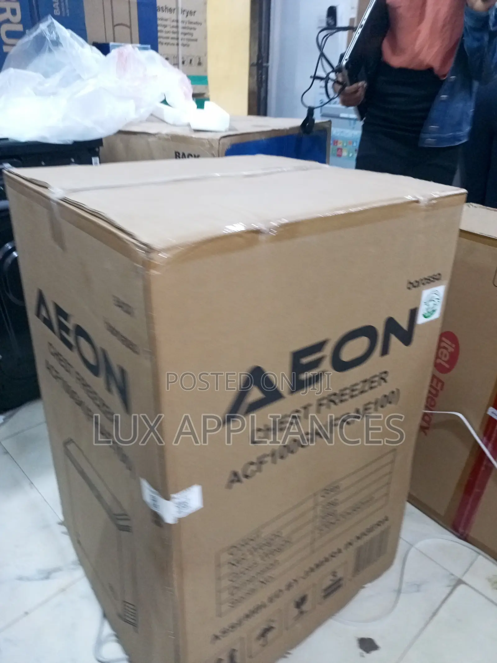 Aeon 100 Litres Chest Freezer With Lock Key