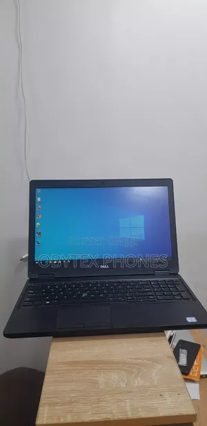 Laptop Dell Precision 15 3520 8GB Intel Core i7 SSD 512GB