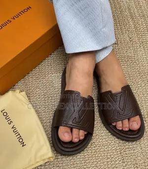 Lv Luxury Slippers and Other Quality Slippers Is Available in the Shop