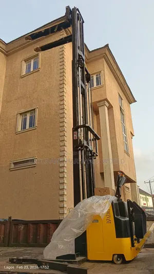 2ton by 5miter Electric Stacker