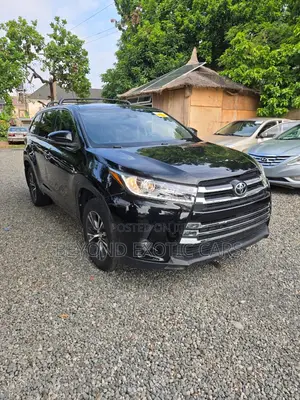 Toyota Highlander LE 4x4 V6 (3.5L 6cyl 8A) 2018 Black
