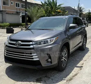 Toyota Highlander XLE V6 4x4 (3.5L 6cyl 6A) 2016 Gray