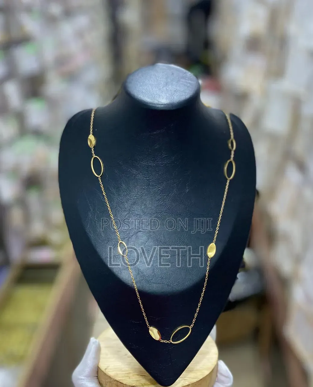 Earring and Neck Chaim