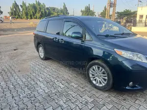 Toyota Sienna XLE 7 Passenger Mobility 2011 Blue