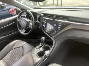 Toyota Camry SE FWD (2.5L 4cyl 8AM) 2018 Gray