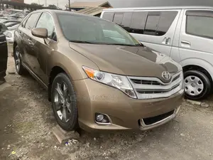 Toyota Venza AWD 2011 Gold