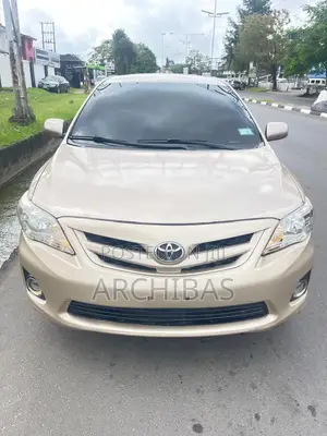 Toyota Corolla 2012 Gold