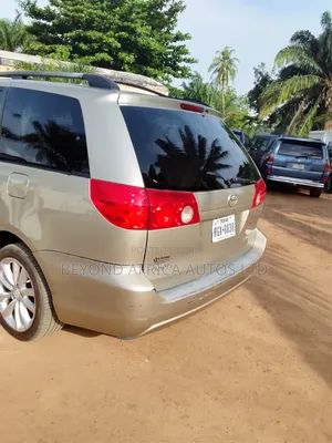 Toyota Sienna 2007 Gold