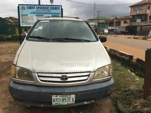 Toyota Sienna 2000 Silver