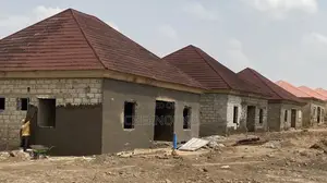 3bdrm Bungalow in Dinamite Estate, Kiami for sale