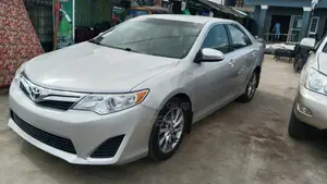 Toyota Camry SE 4dr Sedan (2.5L 4cyl 6A) 2012 Gray