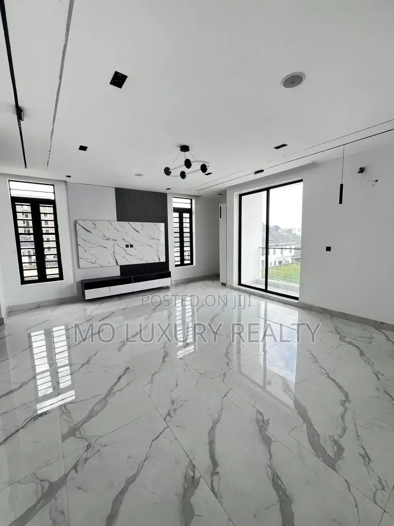 5bdrm Duplex in Lekki Phase 1 for sale
