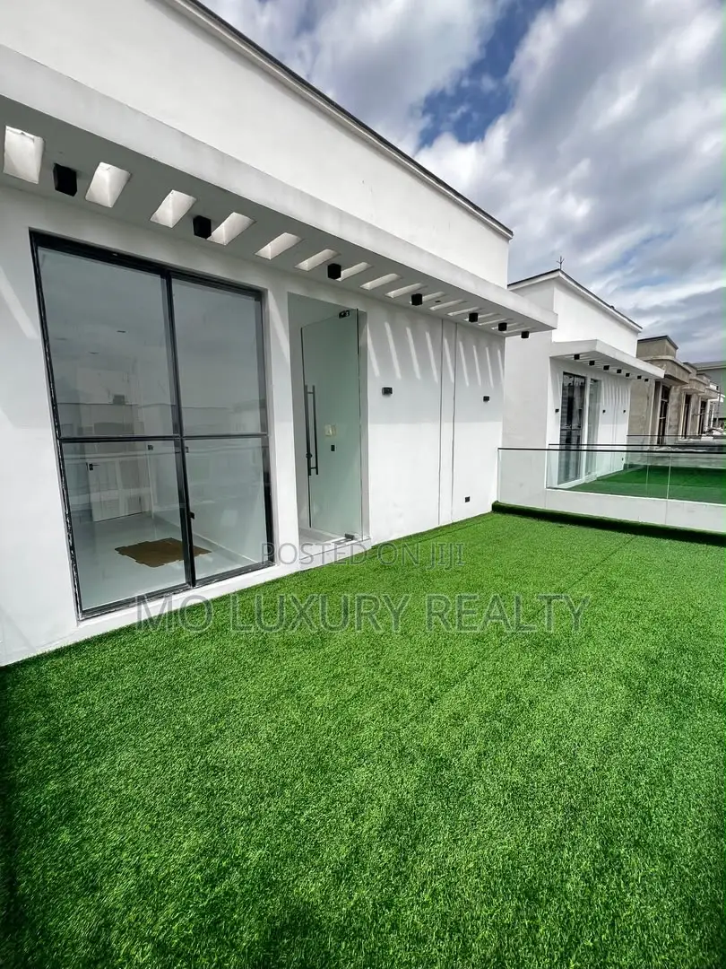 5bdrm Duplex in Lekki Phase 1 for sale