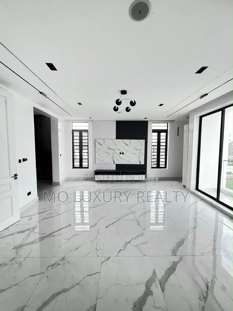 5bdrm Duplex in Lekki Phase 1 for sale