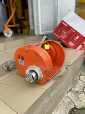 Hand Winch – 2 Ton Manual Winch for Lifting and Pulling, 9mm Wire Rope