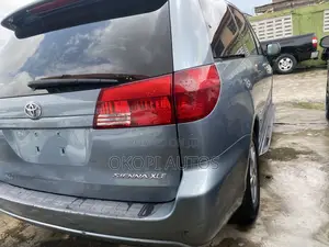Toyota Sienna 2005 Blue