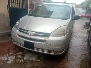 Toyota Sienna 2004 Silver