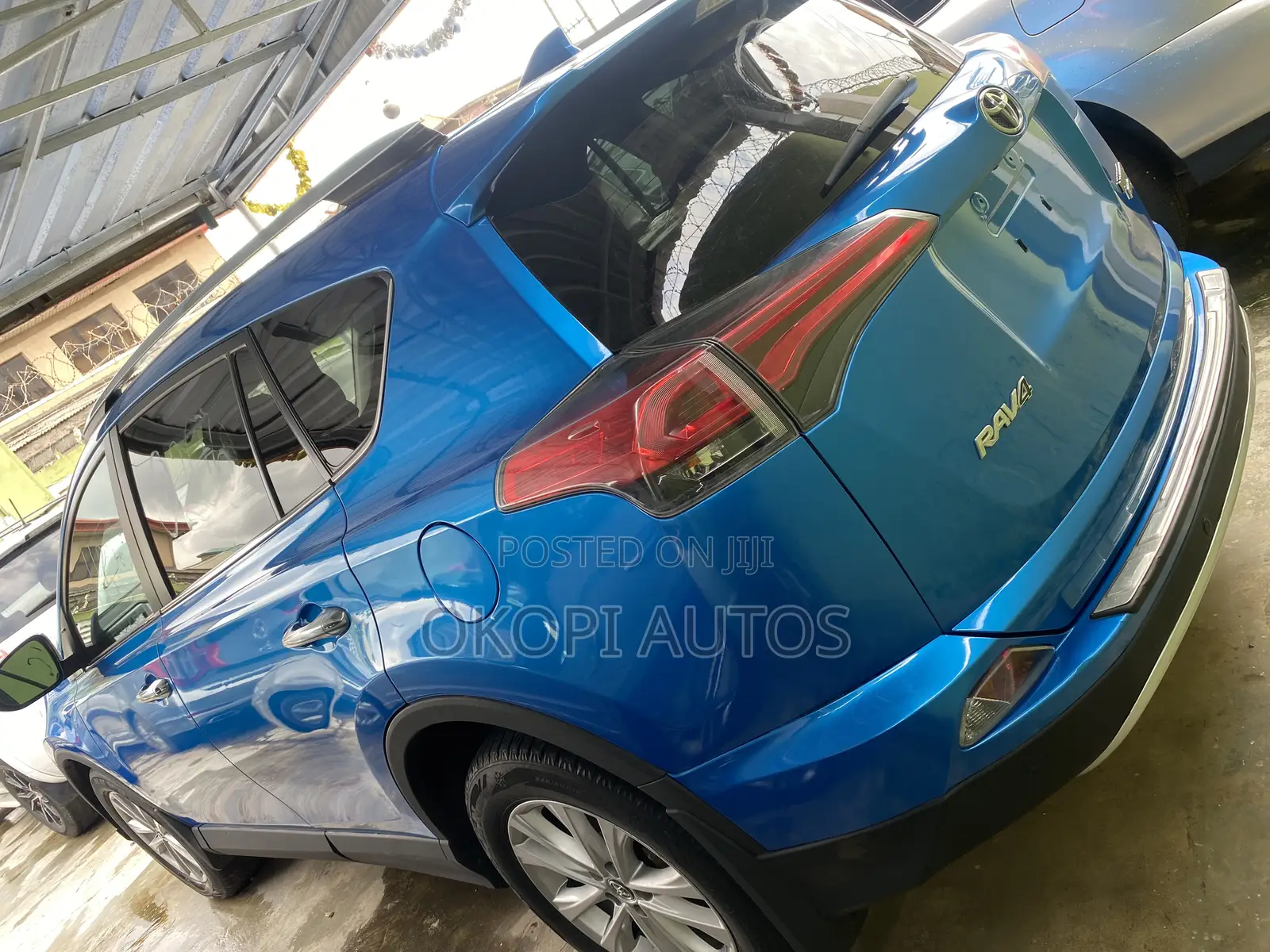 Toyota RAV4 2016 Blue