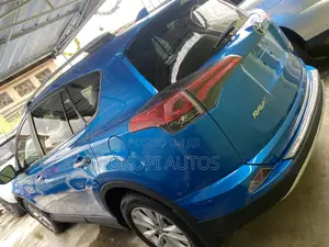 Toyota RAV4 2016 Blue