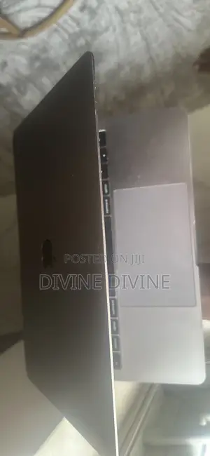 Laptop Apple MacBook 2018 16GB Apple M3 Pro SSHD+SSD 512GB