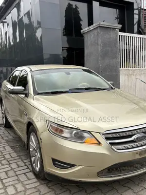 Ford Taurus 2010 Gold