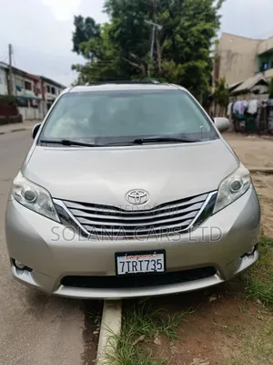 Toyota Sienna 2016 Gold