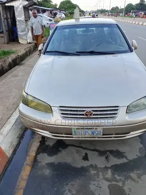 Toyota Camry 2001 Gold