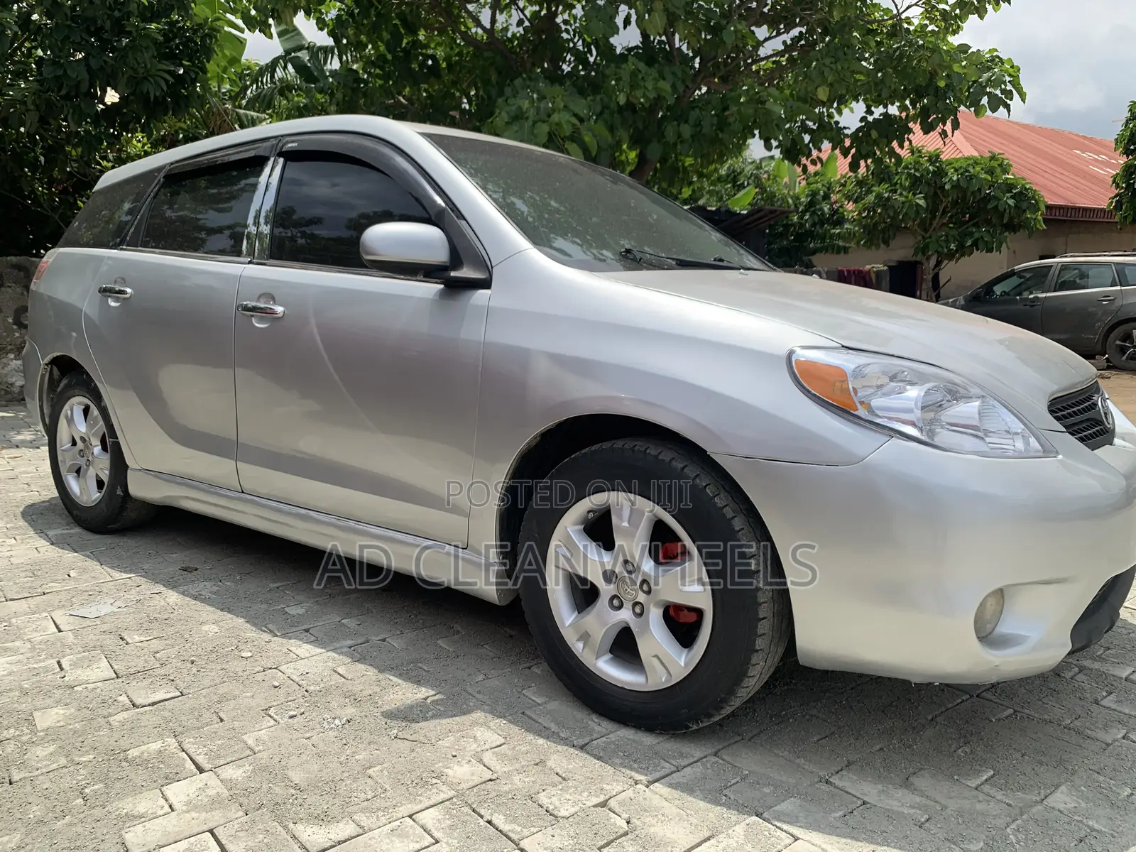 Toyota Matrix Hatchback FWD (1.8L 4cyl 5M) 2007 Silver