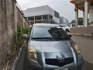 Toyota Yaris 2025 Silver