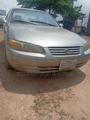 Toyota Camry 2000 Gray