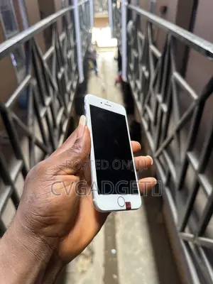 New Apple iPhone 7 32 GB Silver