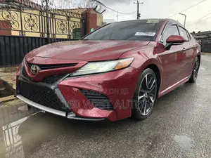 Toyota Camry XSE FWD (2.5L 4cyl 8AM) 2018 Red
