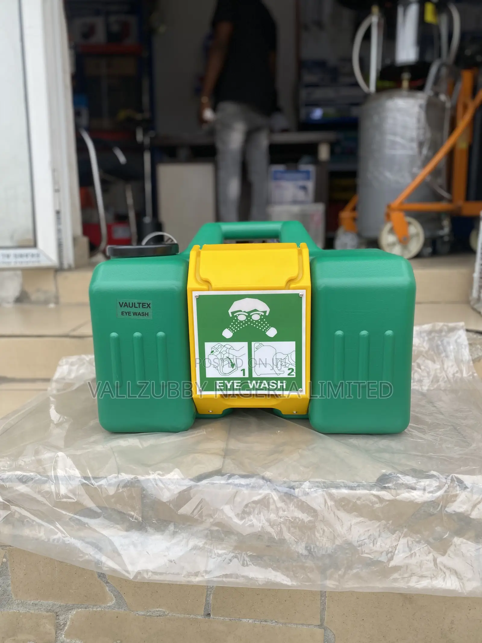 Portable Eyewash Station – 34 Litre