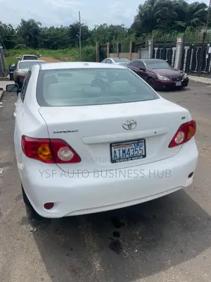 Toyota Corolla LE 4dr Sedan (1.8L 4cyl 4A) 2011 White