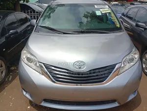 Toyota Sienna 2013 Gray