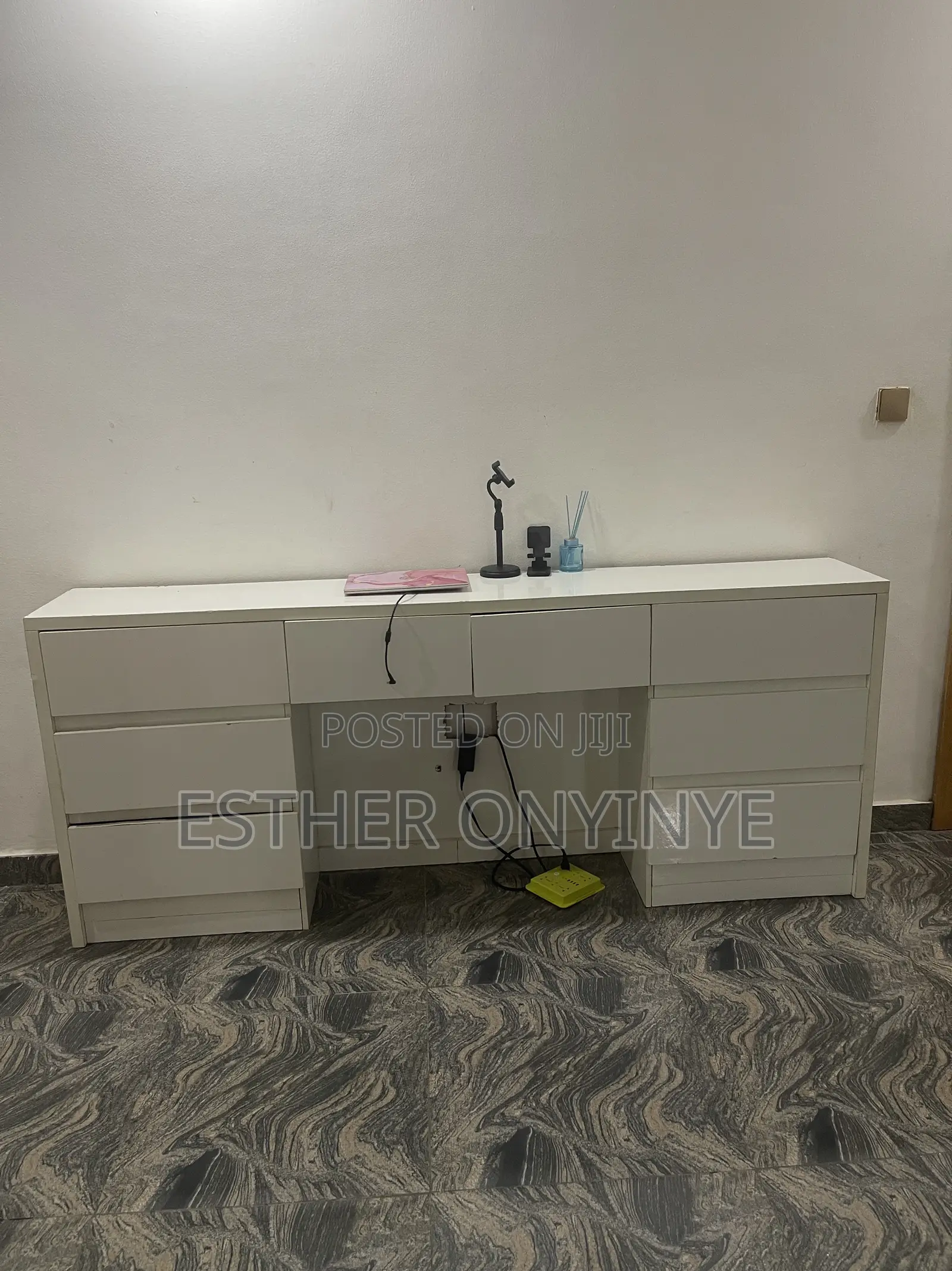 Dresser Table With Wall Clad Panels