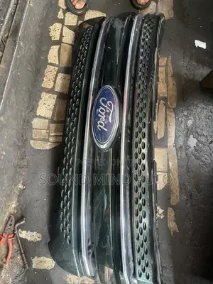Front Grille Ford Explorer 2013 Model