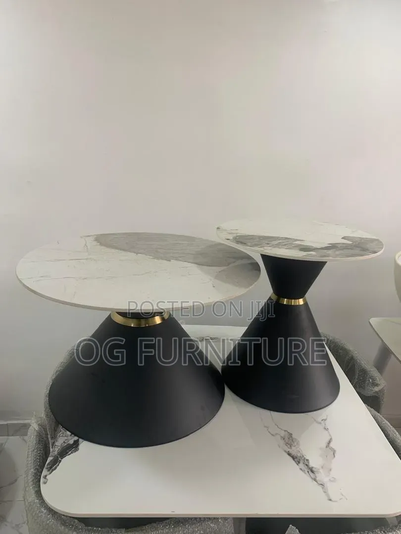 A Simple Center Table for a Mini Seating Room