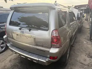 Toyota 4-Runner 2004 Gold