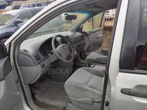 Toyota Sienna 2009 Silver