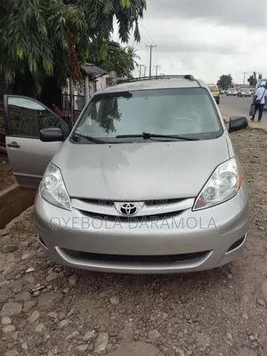 Toyota Sienna 2009 Silver