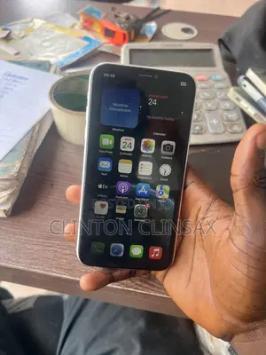Apple iPhone XR 64 GB White