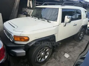 Toyota FJ Cruiser 2012 White